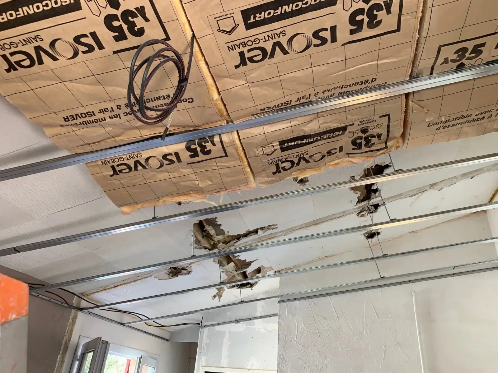 Plaquiste , isolation thermique et acoustique des faux plafond chambre, WC, salle de bain dans une villa individuelle dans le Vaucluse 84, ANSOUIS